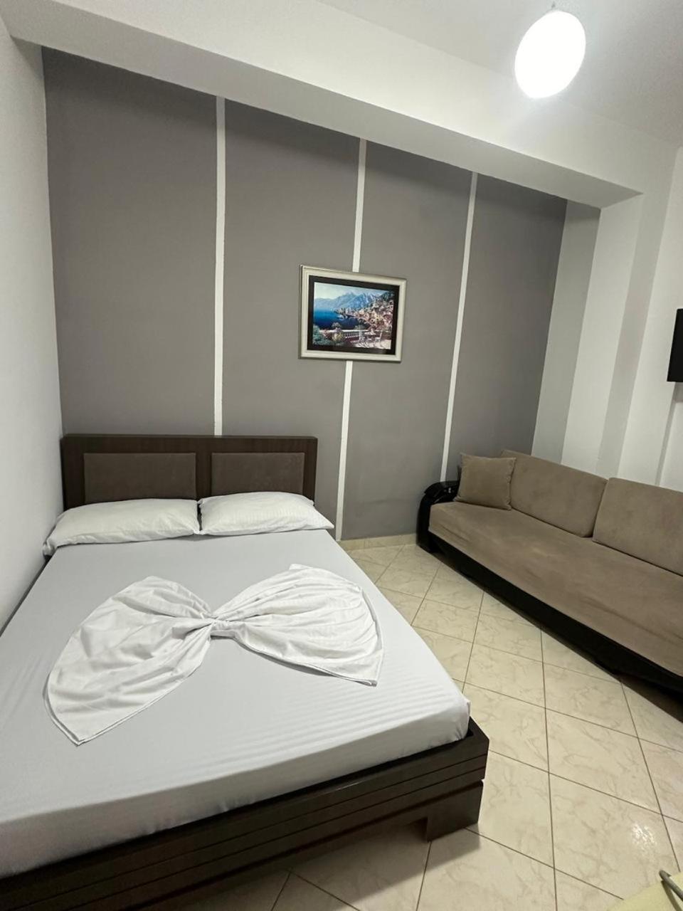 Eid Mar Hostel Vlore Exterior photo