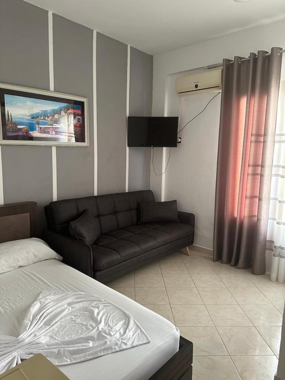 Eid Mar Hostel Vlore Exterior photo